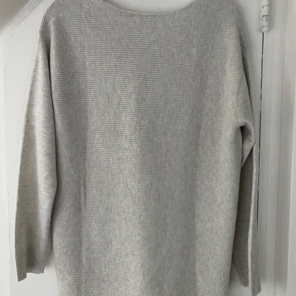 NWT Ella Miss Ribbed V-Neck Sweater Heather Gray Size Medium - Picture 5 of 6
